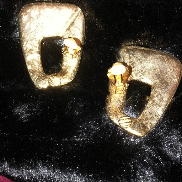 VINTAGE EARRINGS {Clip} - Picture 3 of 6